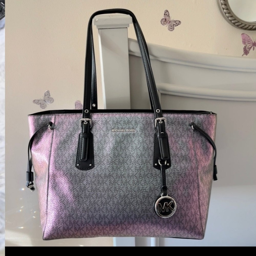 RARE HTF!!! Michael Kors Holographic Voyager Tote!